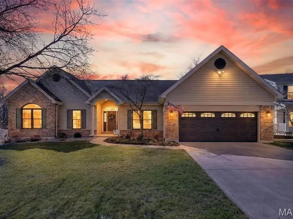 26 Dalton Valley Dr, Saint Peters, MO 63376