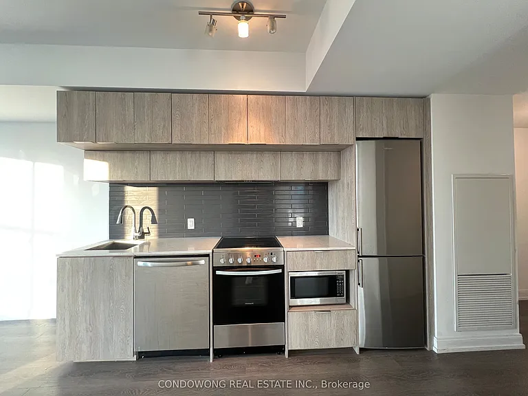 181 Dundas St E #4811 — Photo 2
