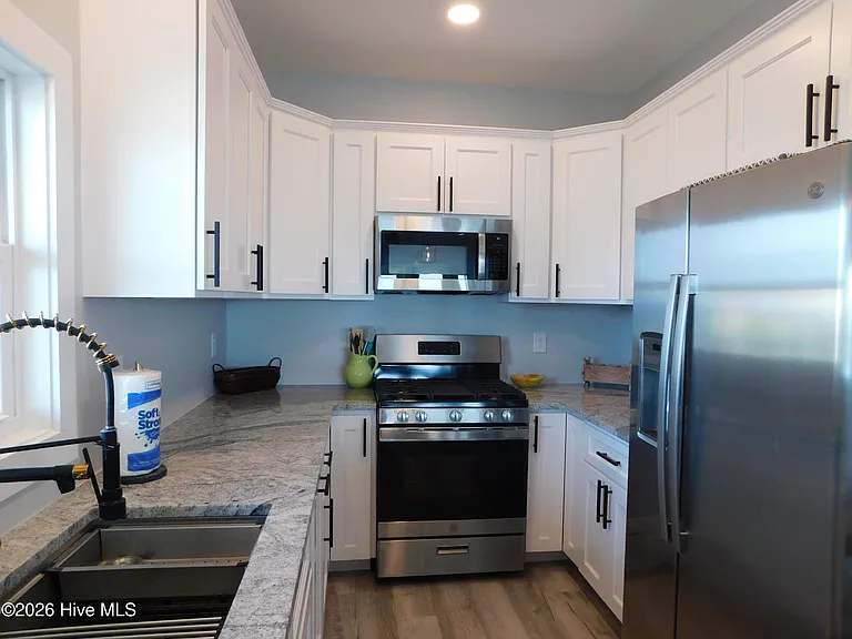 142 S Ferry Dock Rd #B — Photo 6