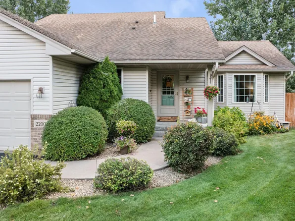 2200 Bridgewater Blvd S, Cambridge, MN 55008