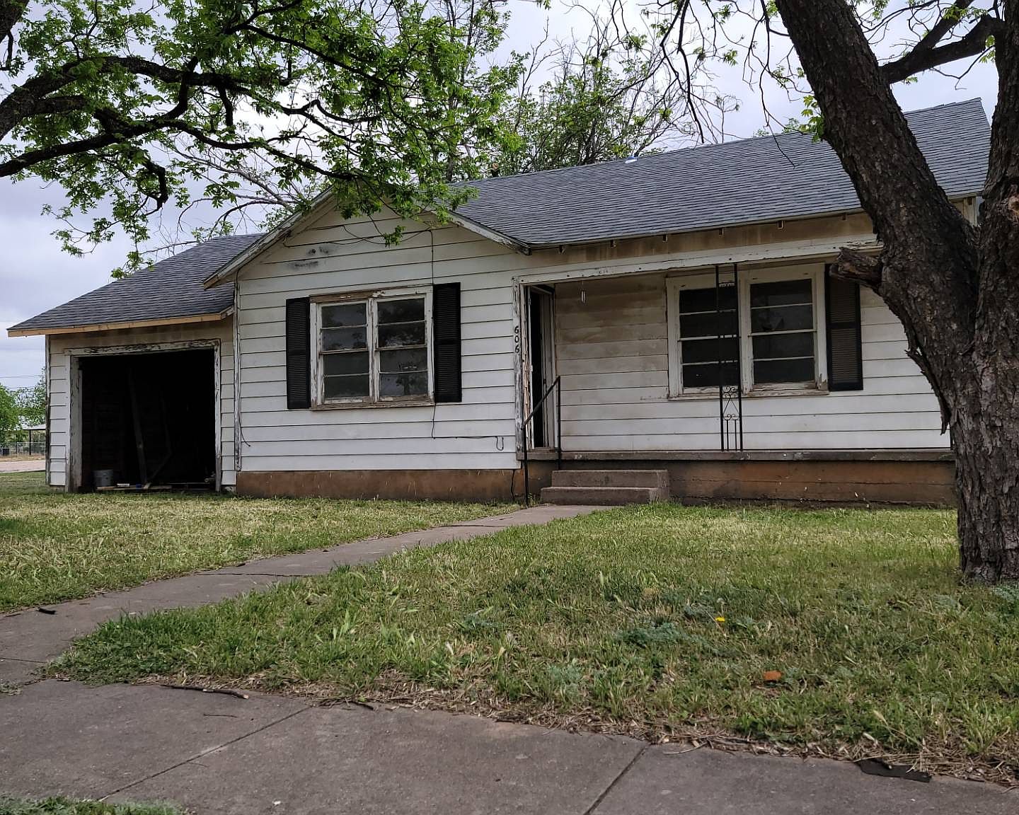 606 E Broadway St, Winters, TX 79567 Zillow