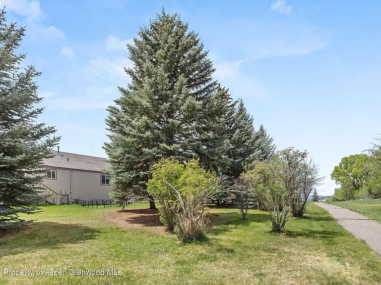 382 Summit Dr — Photo 24