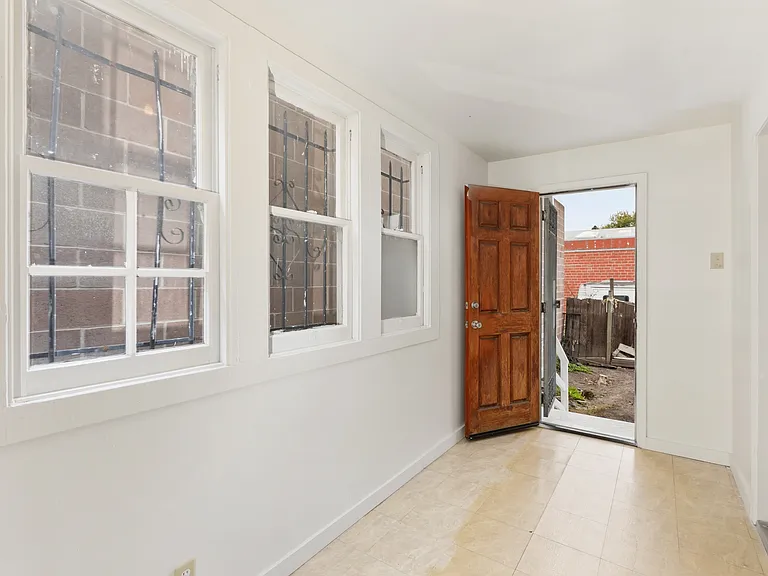 811 W Grand Ave #A — Photo 22