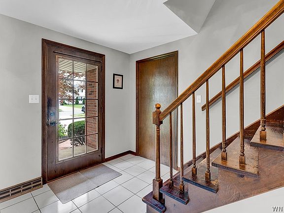 2nd image of 490 Sprucewood Ter
