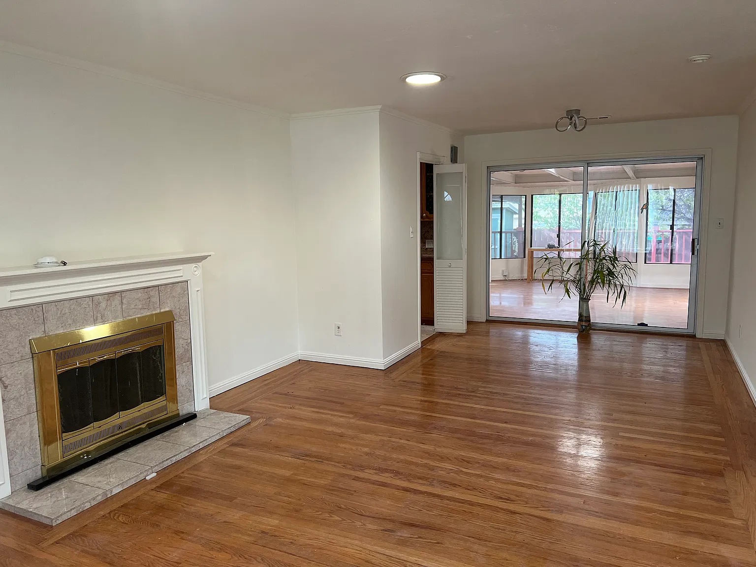 3 bed, 1264 sqft, $3,750 — Photo 2