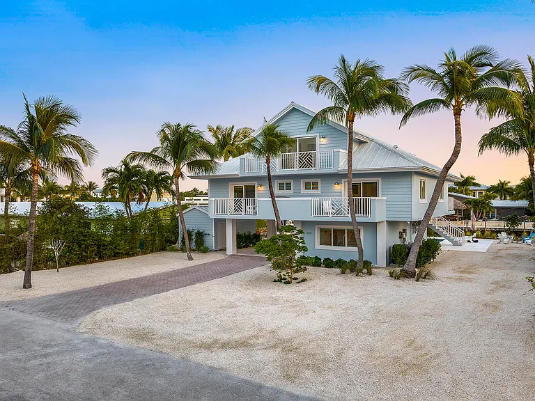 153 Valencia Dr — Photo 35