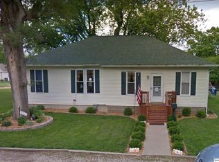 115 E Coline St, Mount Sterling, IL 62353