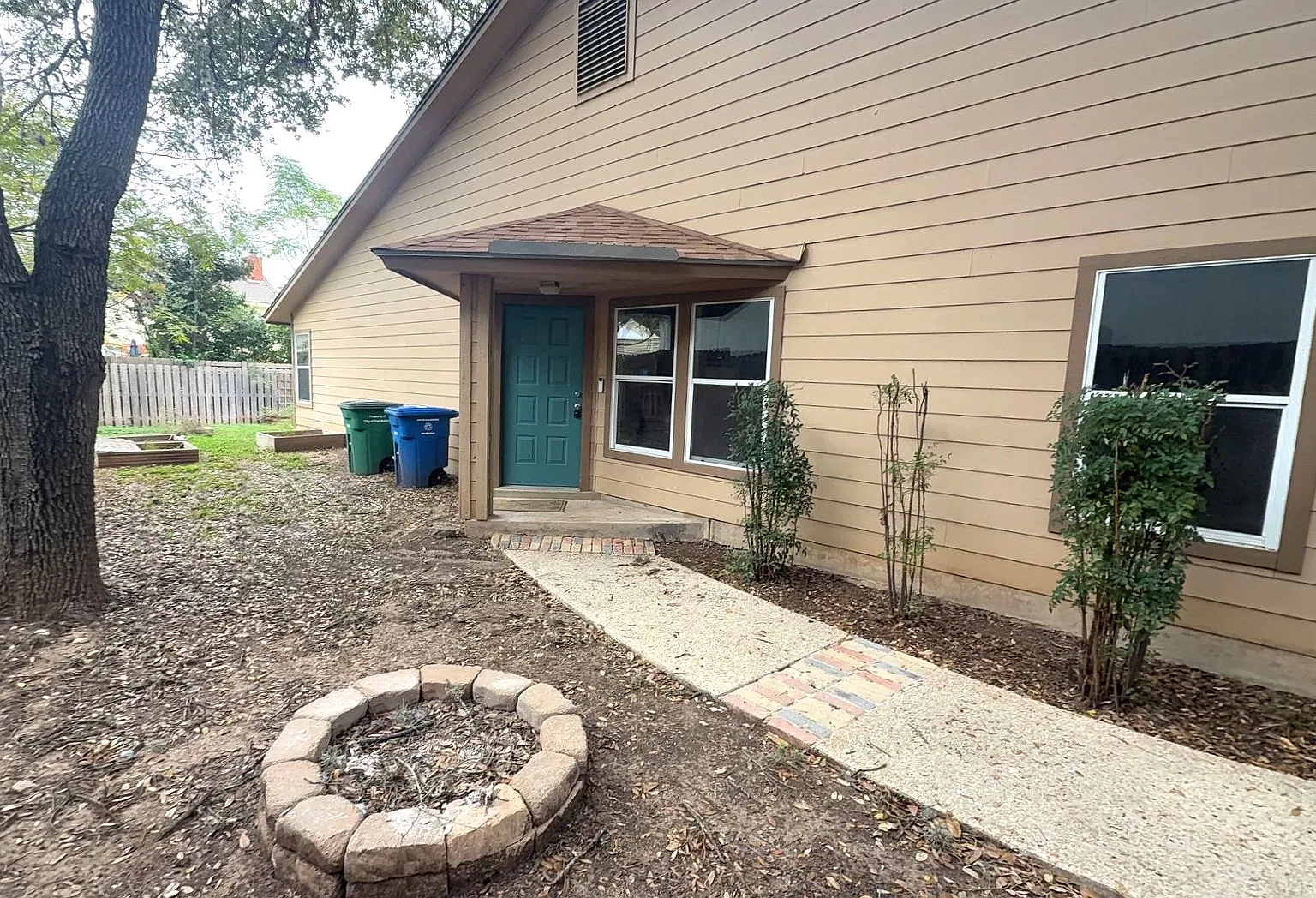 3 bed, 2032 sqft, $1,700 — Photo 2