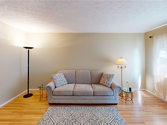 5th image of 935 Carnegie Ave