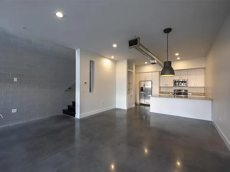 154 2nd St SW #2 — Photo 7