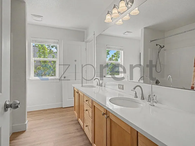 132 NE 63rd Ave — Photo 39