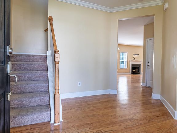 3rd image of 409 Fetterbush Dr