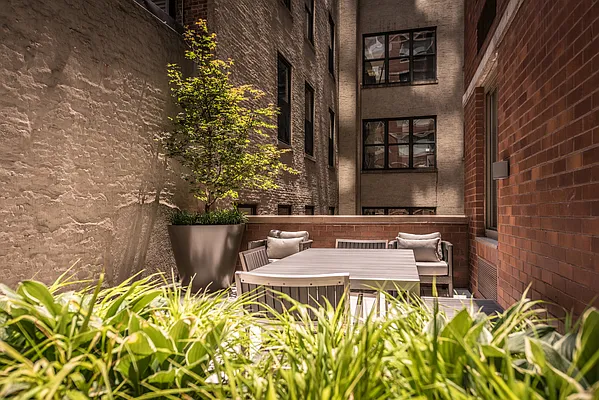 Rented by Greystar | media 39