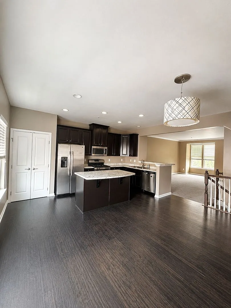 Beautiful Townhome located in Sewickley available NOW! — Photo 3