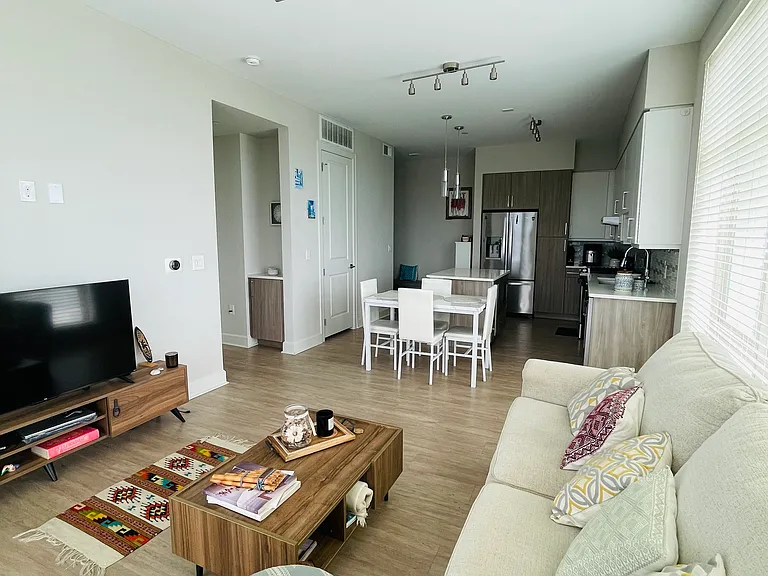 1321 Montrose Blvd #601 — Photo 4