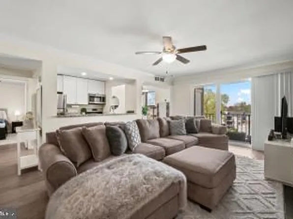 112 Duvall Ln APT 302, Gaithersburg, MD 20877