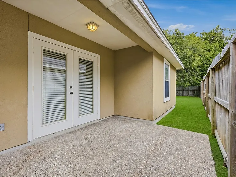 6633 Rhine Dr #B — Photo 26