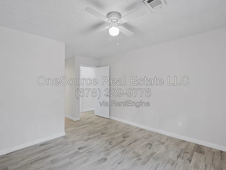 1410 Augusta Dr — Photo 6