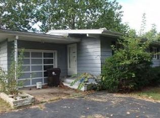 2706 W Westport Rd, Peoria, IL 61615