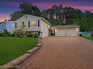 5 Tinker Ct, Howell, NJ 07731