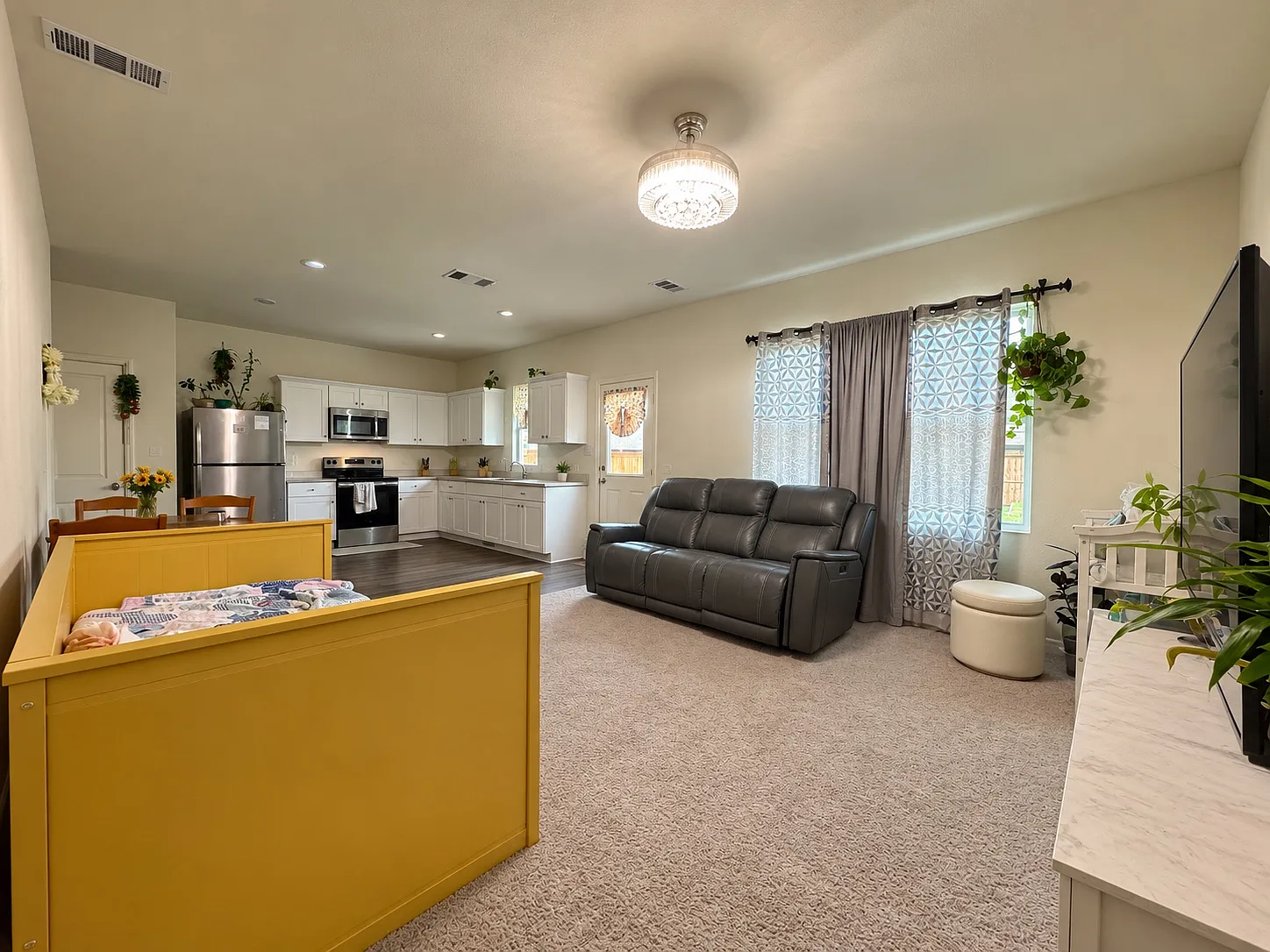 3 bed, 2.5 bath, 1705 sqft, $2,200 — Photo 3