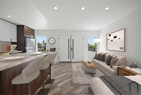 6307 Elgin St — Photo 2