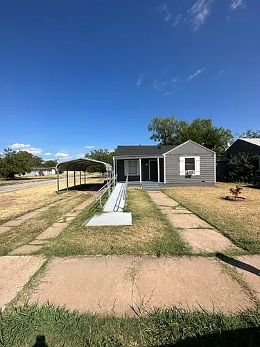 1301 Sewell St Photo 1