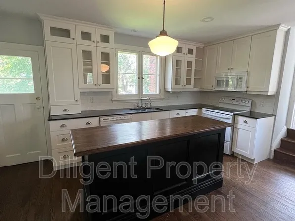 642 Bolivar St, Peterborough, ON K9J 4S2