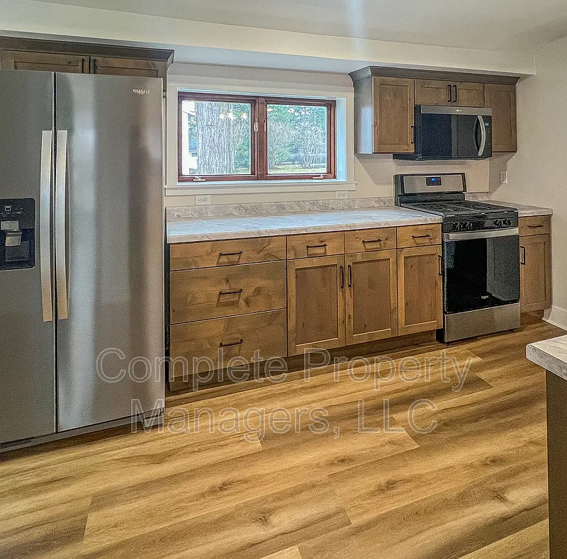 3 bed, 1.0 bath, 1539 sqft, $1,575 — Photo 4