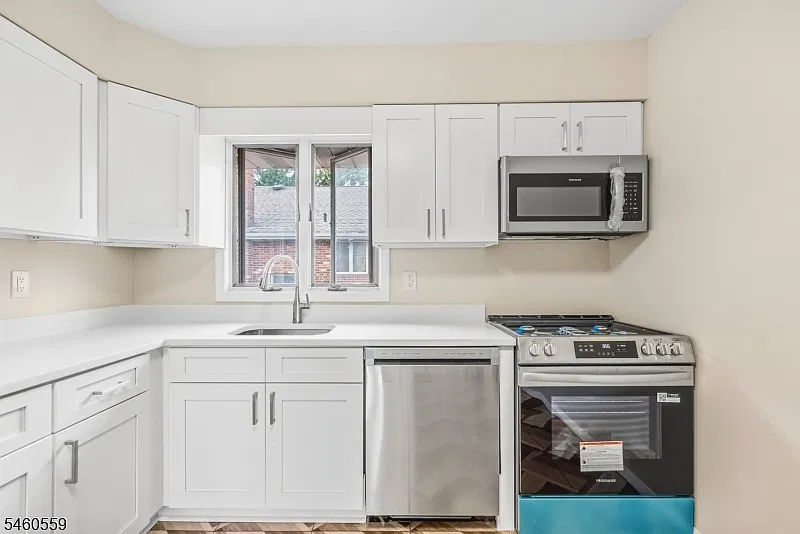3 bed, 2.0 bath, 1260 sqft, $3,400 — Photo 4