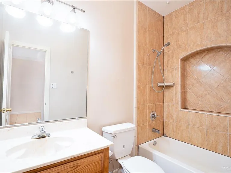 604 Buena Vista Dr #H — Photo 9