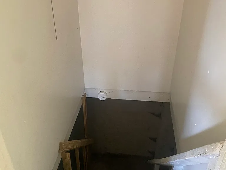 1425 S Northern Blvd — Photo 15