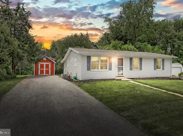 4948 Grant Dr, York, PA 17408