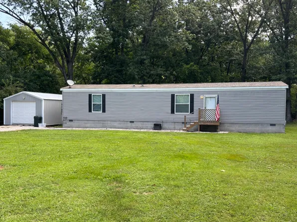 1964 Dogwood Ln, Centralia, IL 62801