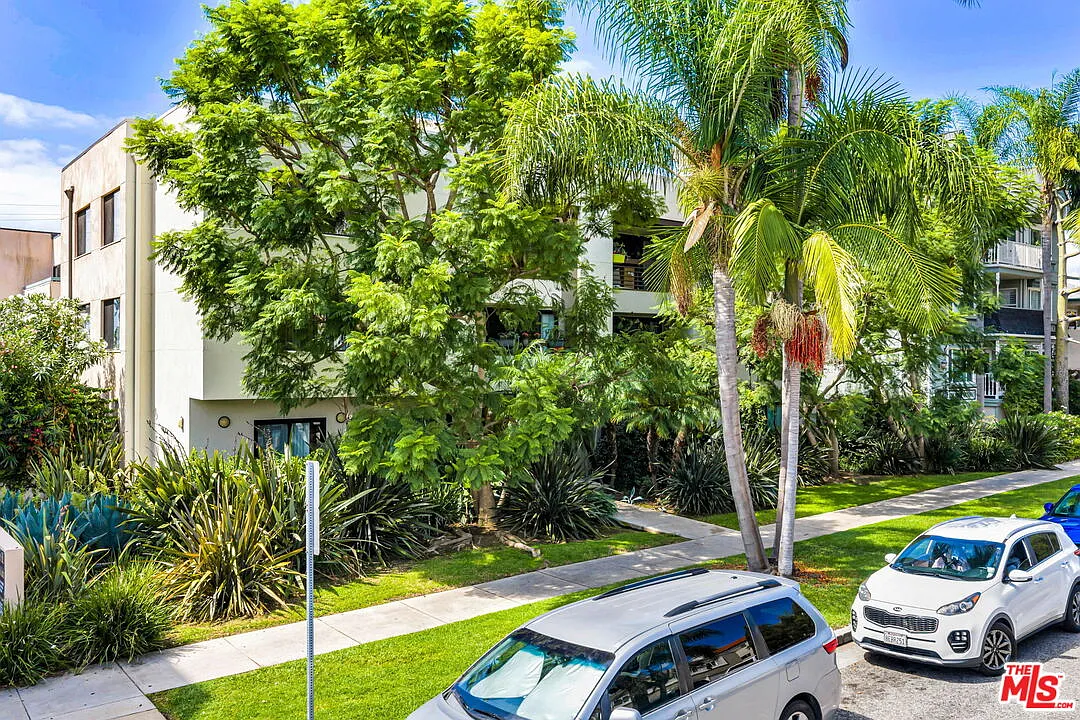 3 bed, 2.0 bath, 1100 sqft, $4,519 — Photo 3