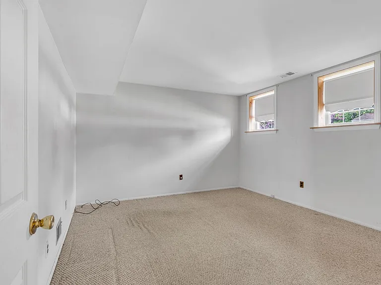 12 Windsor Rd — Photo 12
