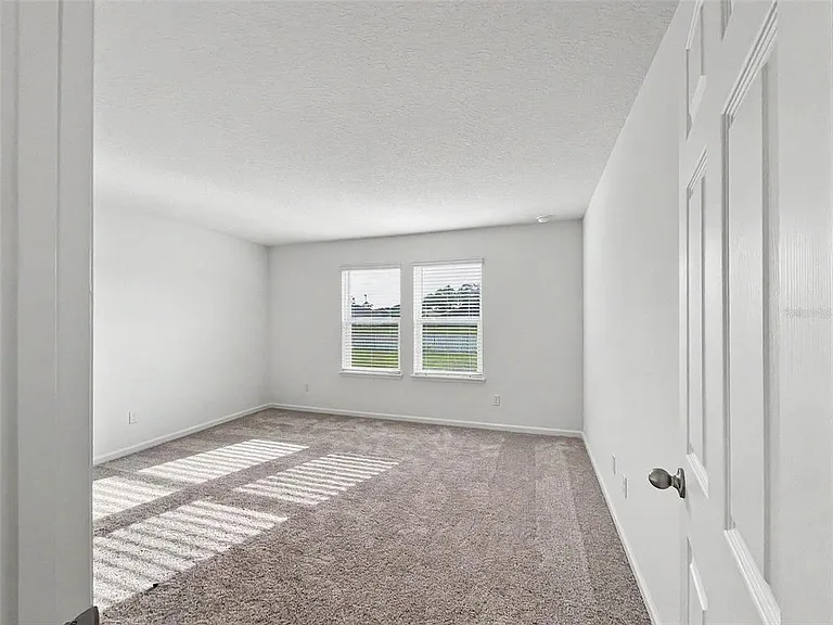 55 Signet Cir — Photo 4