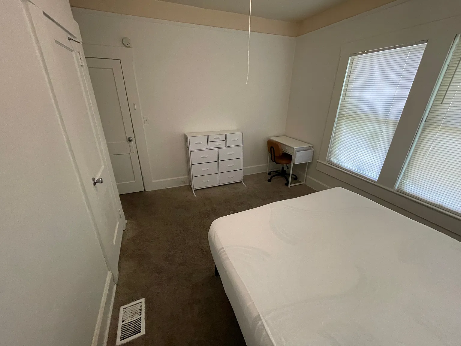 3 bed, 1.0 bath, 1532 sqft, $750 — Photo 2