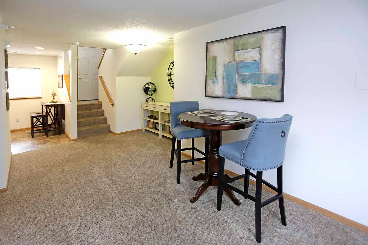 Townhome style apartments with split-level floor plans - Promenade Oaks Apartments