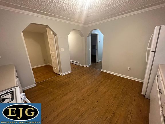 4th image of 76 Ash St #1