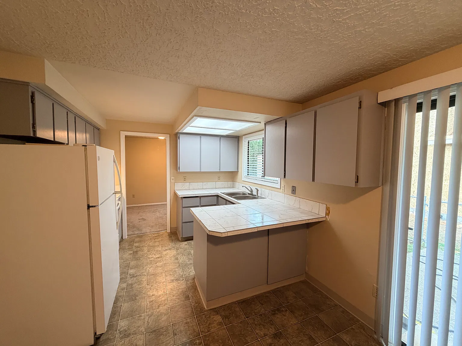 3 bed, 1400 sqft, $2,195 — Photo 3