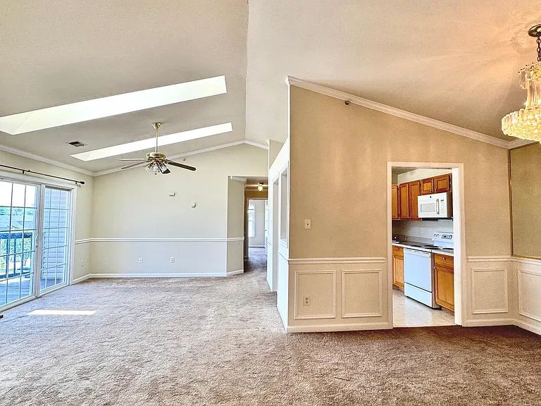 152 Brookland Ct #10 — Photo 6