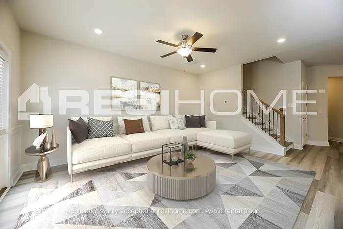 203 Aurora Ln — Photo 6