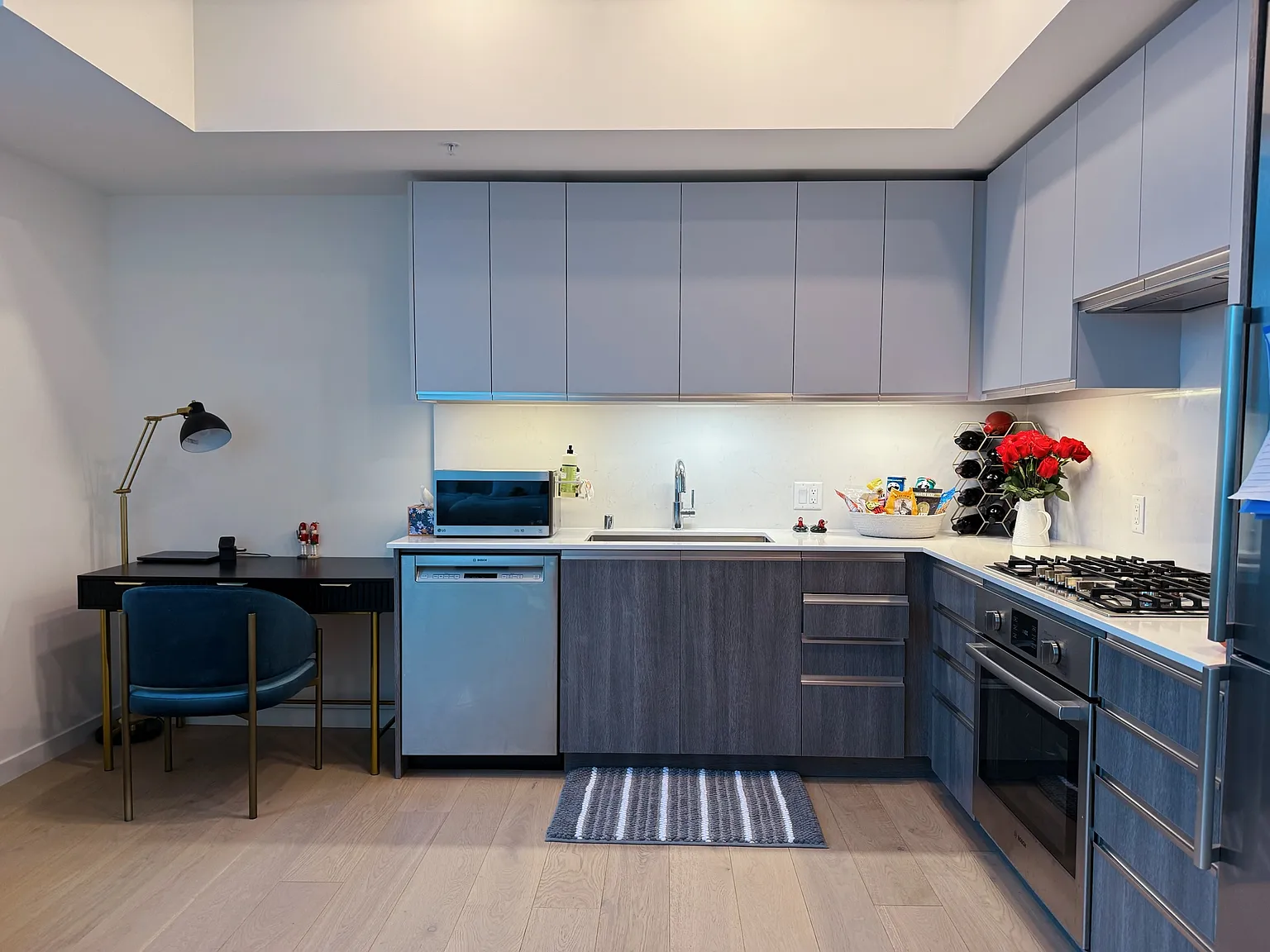 Studio, 517 sqft, $2,450 — Photo 1
