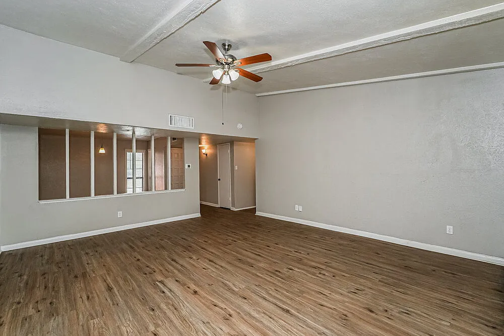 3 bed, 2.0 bath, 1793 sqft, $1,975 — Photo 3