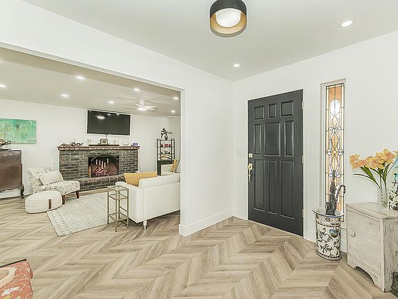 4th image of 714 E Ann Drive