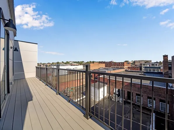 157 Chestnut St #405, Chelsea, MA 02150