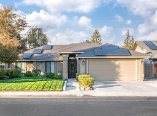 1493 Fallbrook Ave, Clovis, CA 93611