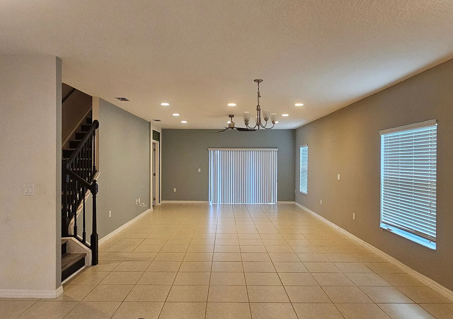 Beautiful Corner-Unit Townhome in a Gated Community! — Photo 3