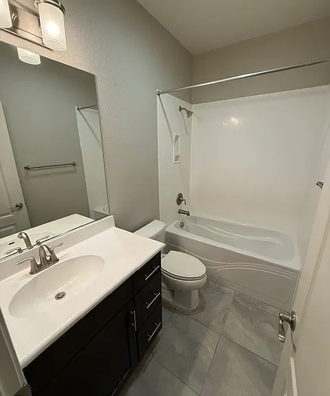 492 Calabria Pl — Photo 12